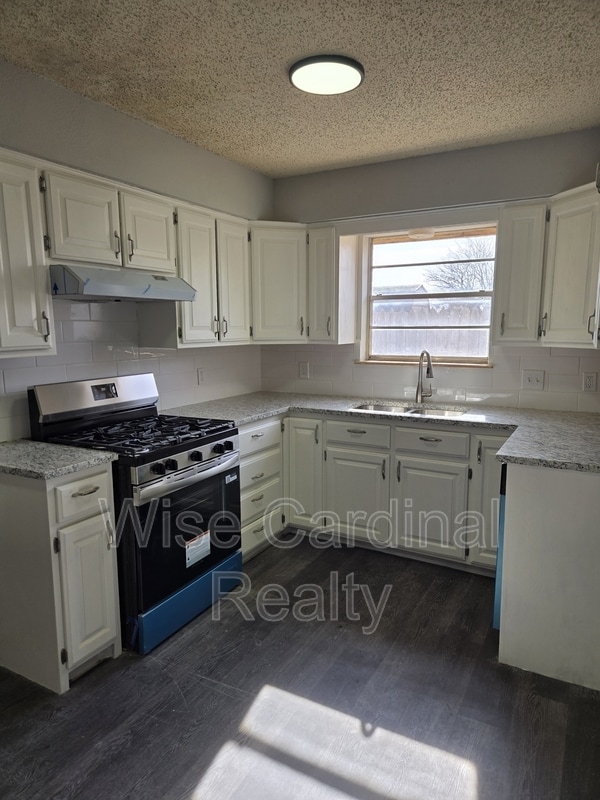 Building Photo - 7403 Hickory Ave