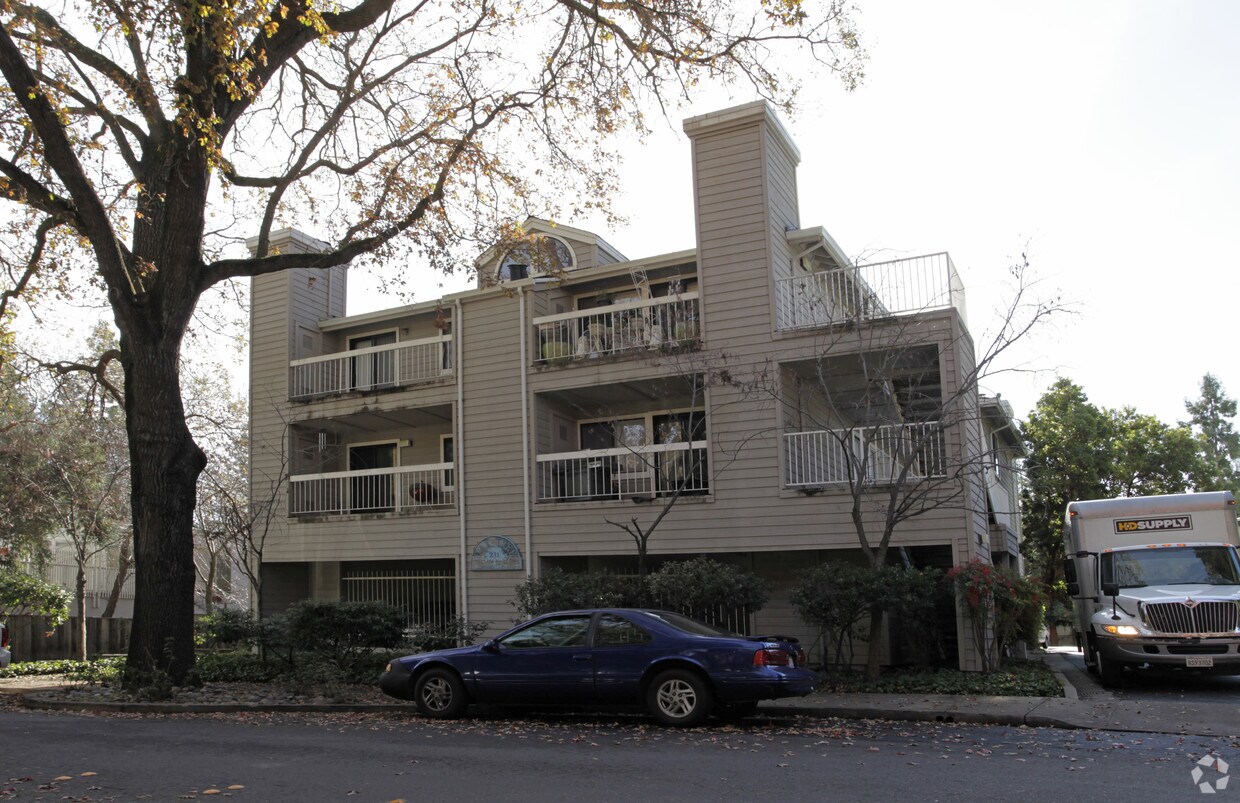 Primary Photo - 231 Lafayette Cir