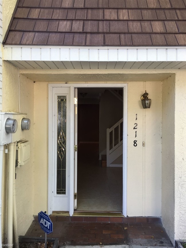 Building Photo - 1218 Abbey Crescent Ln