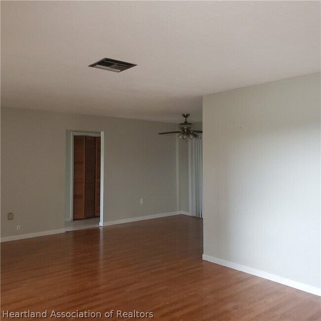 Foto del edificio - 641 S Lakeview Rd