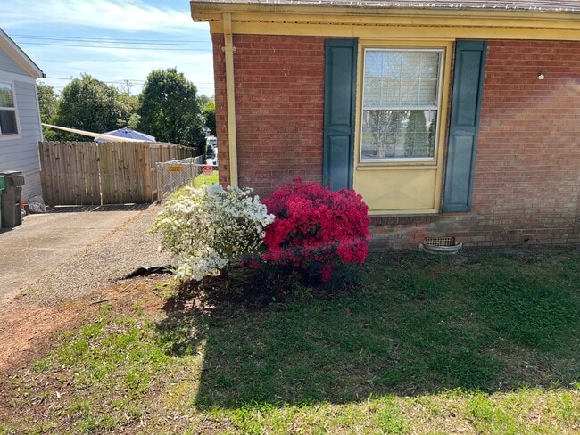 Foto del edificio - 4832 Holbrook Dr