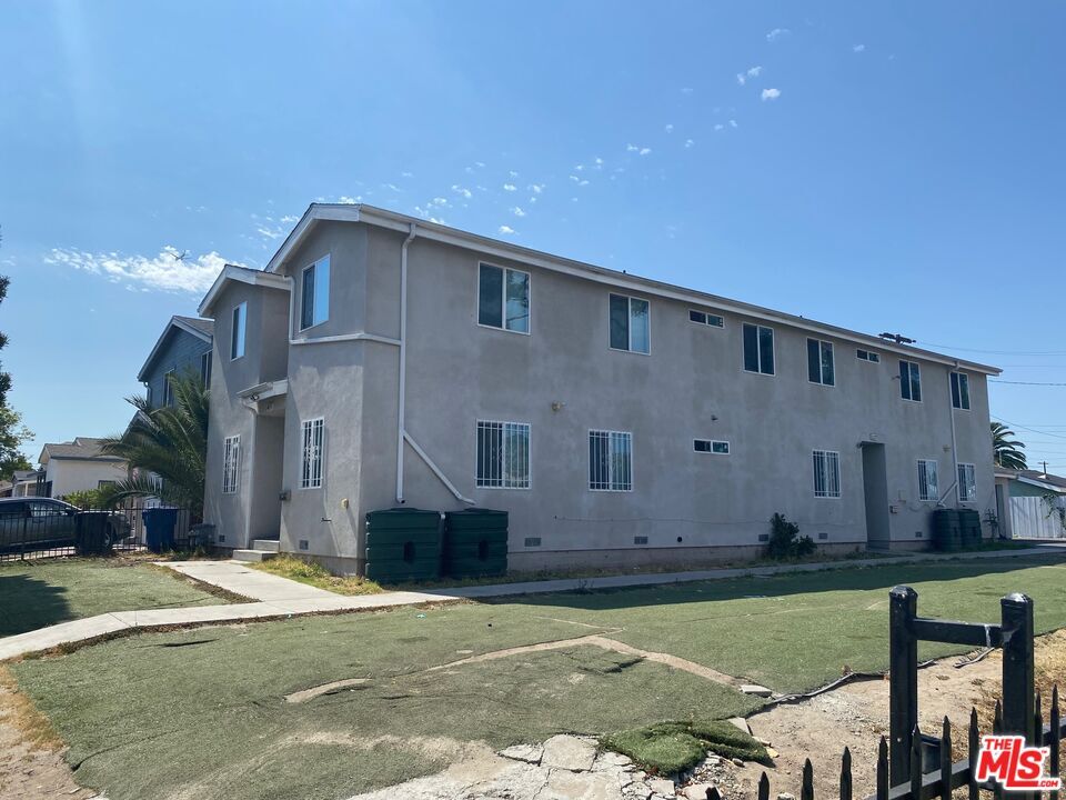 Foto principal - 10217 S Grand Ave