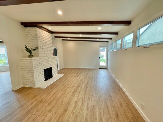 FmRm has door to backyard - 3702 Sawtelle Blvd