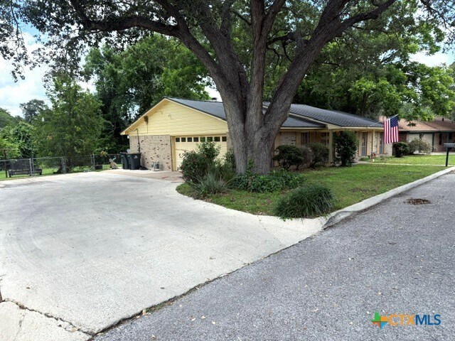 Foto del edificio - 203 Memorial Dr