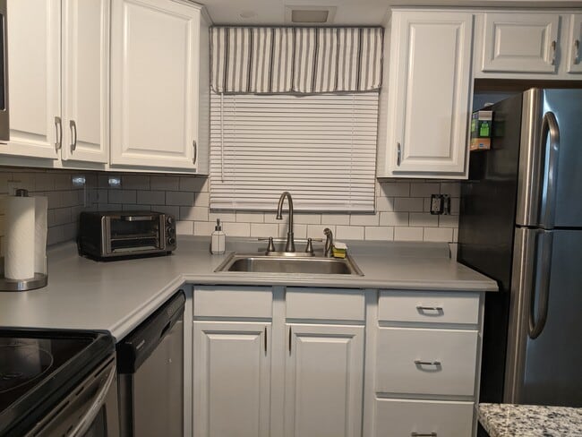 Building Photo - 108 Orris St