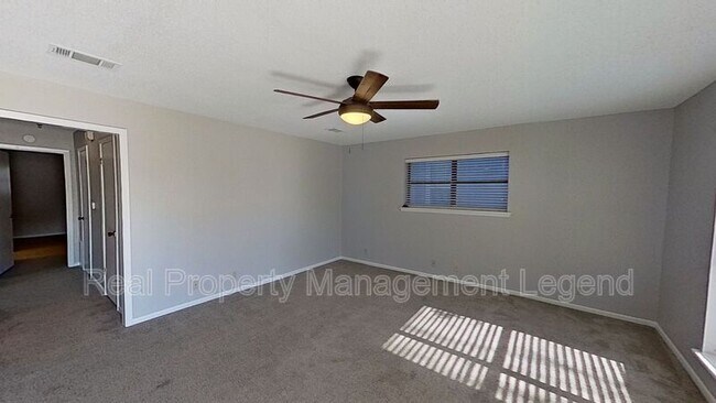 Building Photo - 821 W Woodard St