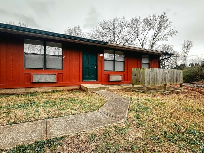 Foto del edificio - 2421 Madison St