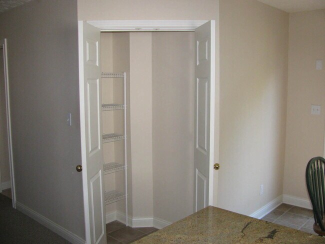 Foto del edificio - Like new home in Oldham County