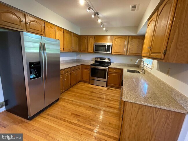 Building Photo - 6575 Ewald Ct