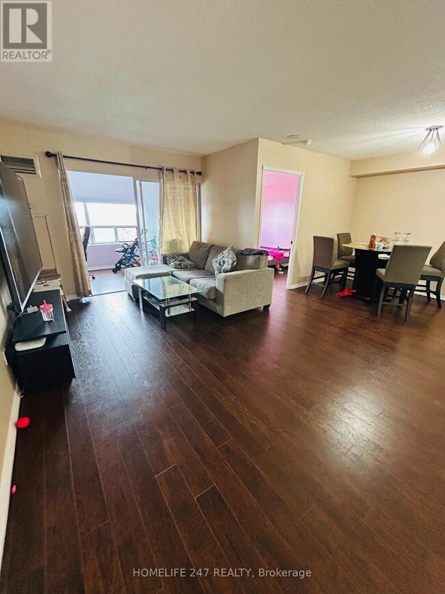 Photo du bâtiment - 135-2135 Hillcrest Ave