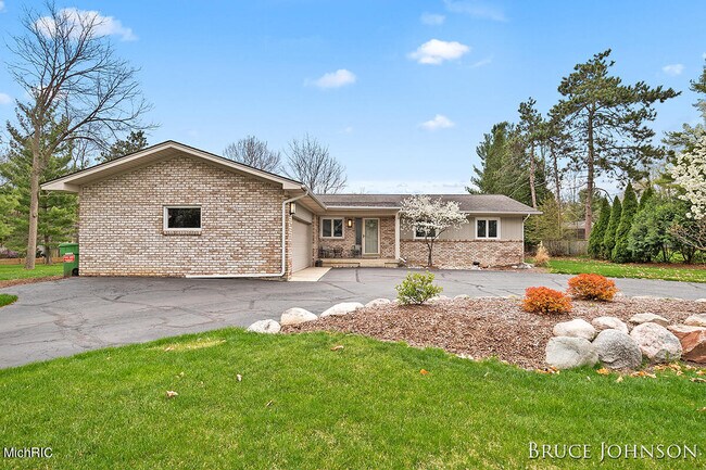 Foto del edificio - 2880 Hayward Dr SE