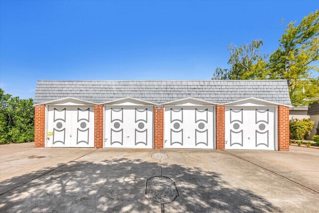 Building Photo - 972 Ponderosa Ave