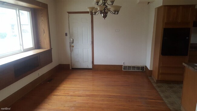 Building Photo - 3 br, 1 bath House - 1230 W Hillsdale St