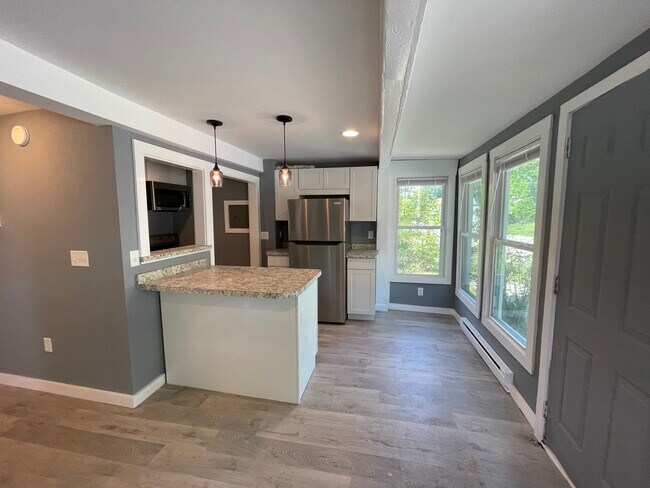 Living 4 - 220 Maple Ave