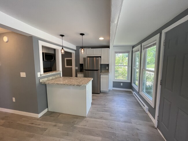 Living 4 - 220 Maple Ave