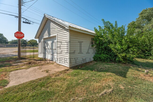 Building Photo - 213 N Emporia St