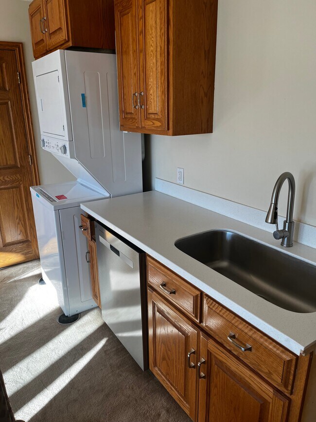 Building Photo - 7182 Stagecoach Dr