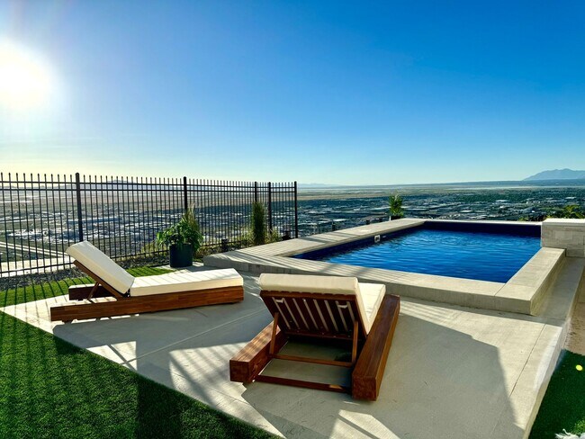 Building Photo - Modern & Spacious 3-Bedroom Lofted Home in...