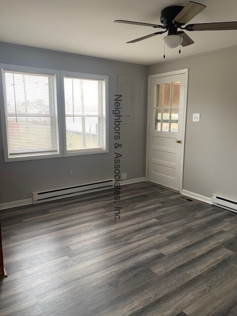 Building Photo - 406 S Elm St