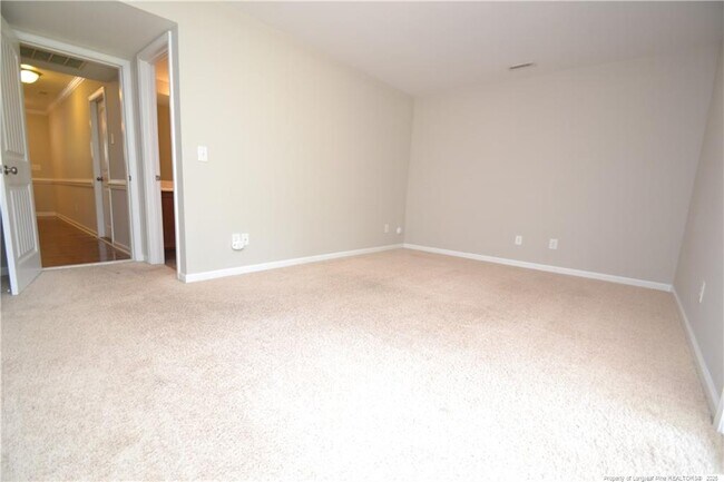 Building Photo - 208 Irving Way