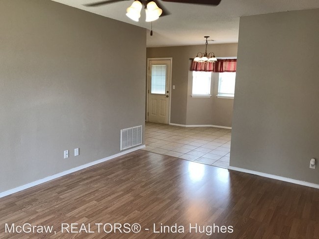 Building Photo - 3 br, 2 bath House - 844 Highland Ct