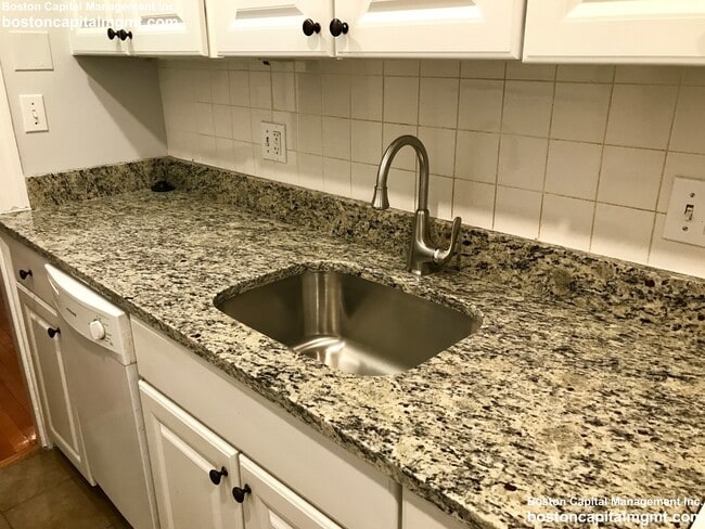 Photo - 8 Mt Ida St Apartment