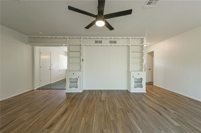 Foto del edificio - 4309 Woods Dr