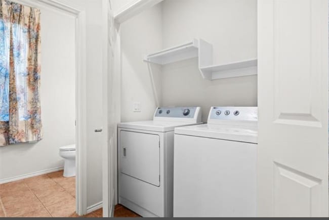 Building Photo - 2725 Hyde Park Dr