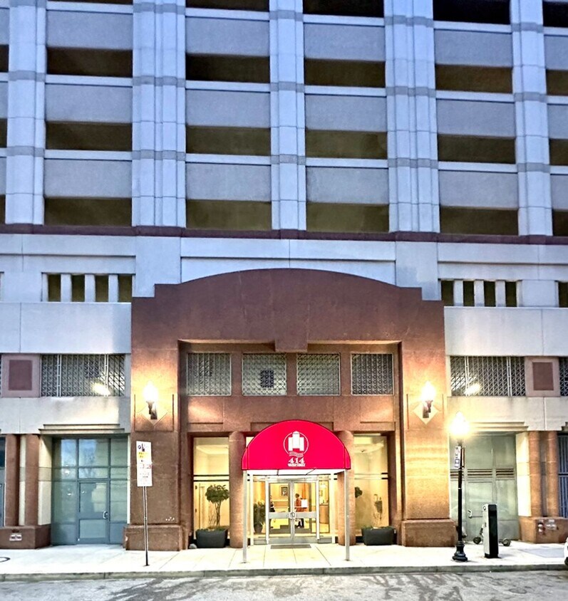 Primary Photo - Fully Furnished Luxurious 2 Bedroom Condo ...