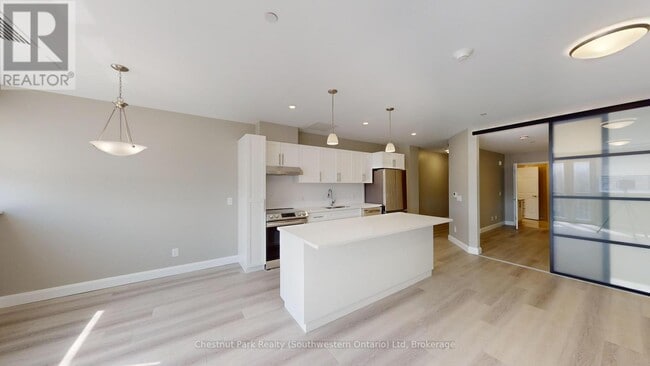 Building Photo - 2 Quebec St