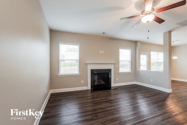 Building Photo - 4902 Trayton Ave