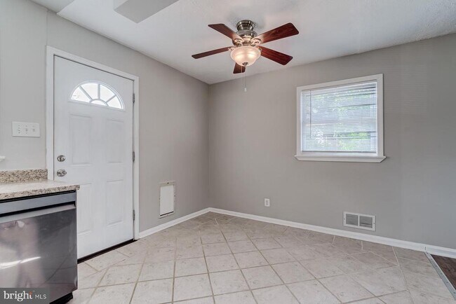 Building Photo - 5612 Hill Ct