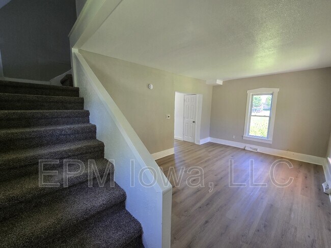 Building Photo - 707 Webster St