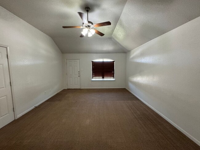 Building Photo - 1204 Cinch Dr