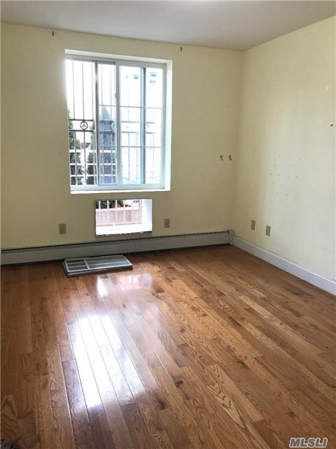 Foto del edificio - 58-19-58183 183rd St