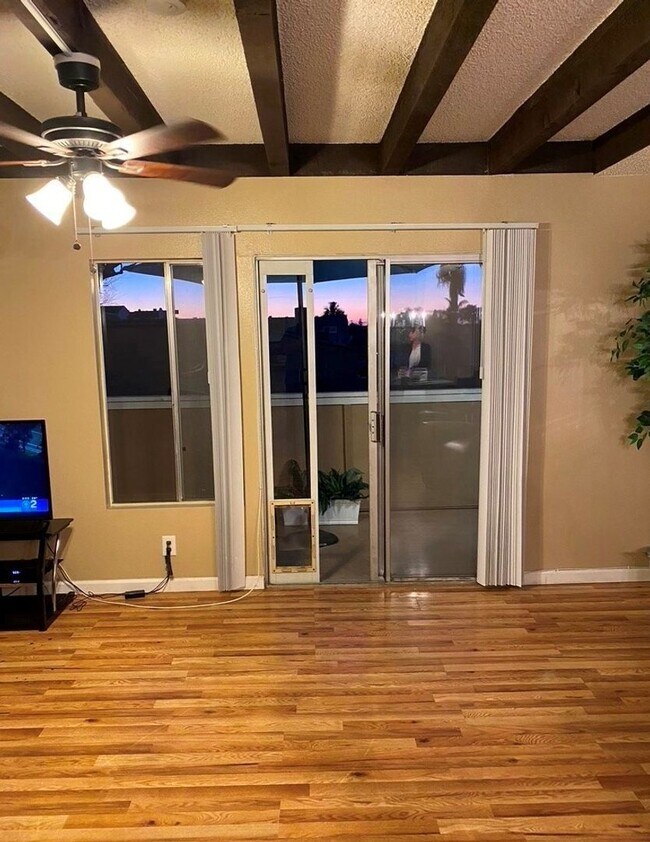 Foto del edificio - 2bd 1.5 bath Condo