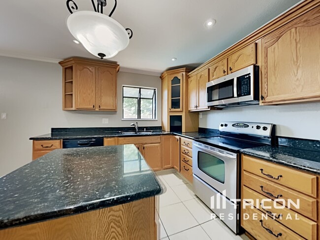 Building Photo - 149 Donner Dr