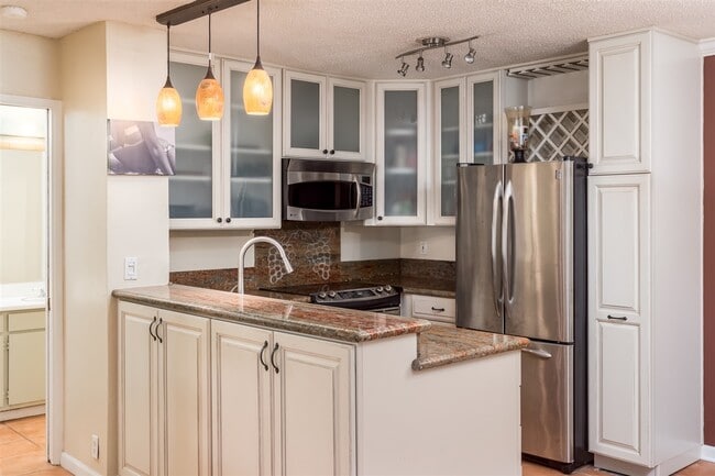 Building Photo - 1885 Diamond St