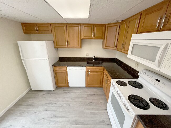 Foto del edificio - 2000 Country Club Apartment