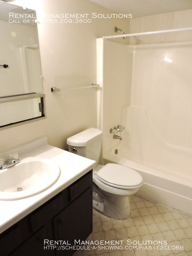 Foto del edificio - Bluewood East Apts - 2 BR 1 Bath