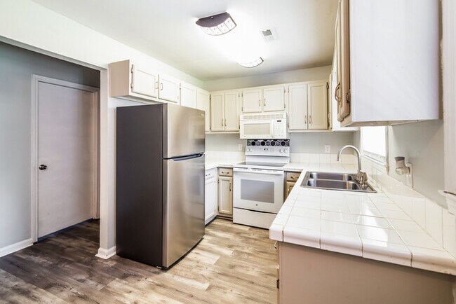 Foto del edificio - Spacious 3-Bedroom Home in Summerville, SC