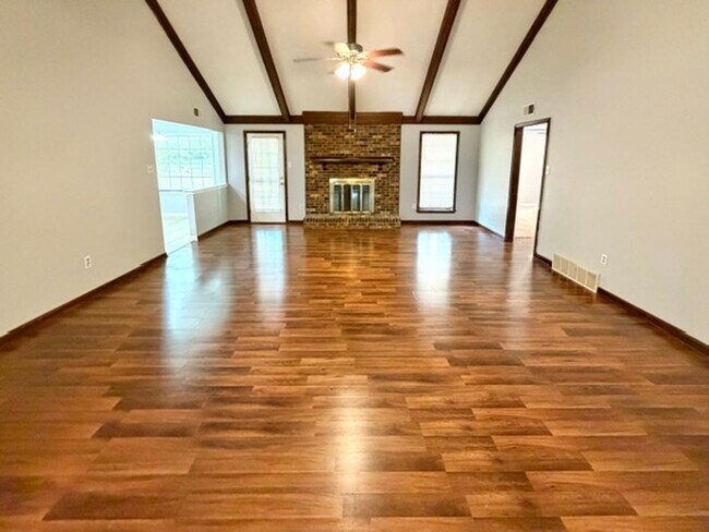 Foto del edificio - 8660 Edney Ridge Dr
