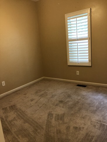 Building Photo - 745 Forest Green Dr