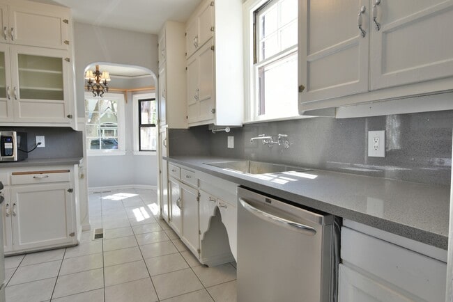 Foto del edificio - Charming 3 Bedroom 1 Bath Home in Prestigi...