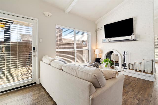 Foto del edificio - 5916 Sandhurst Ln