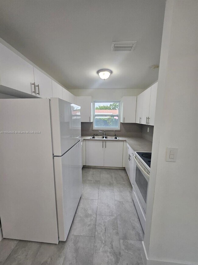 Foto del edificio - 2628 SW 29th Ave