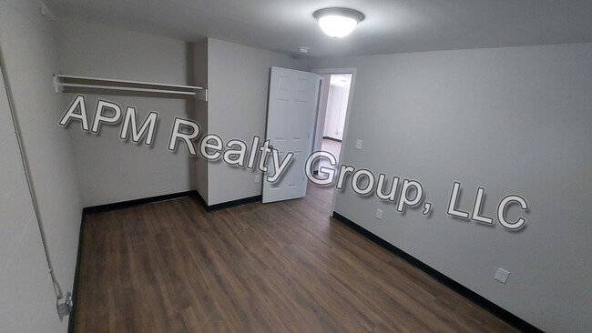 Building Photo - Newly renovated apartments!