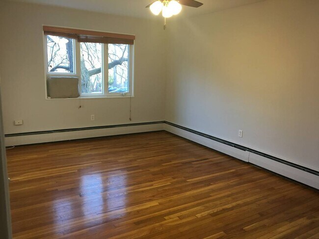 Second Bedroom - 111 Lee Avenue