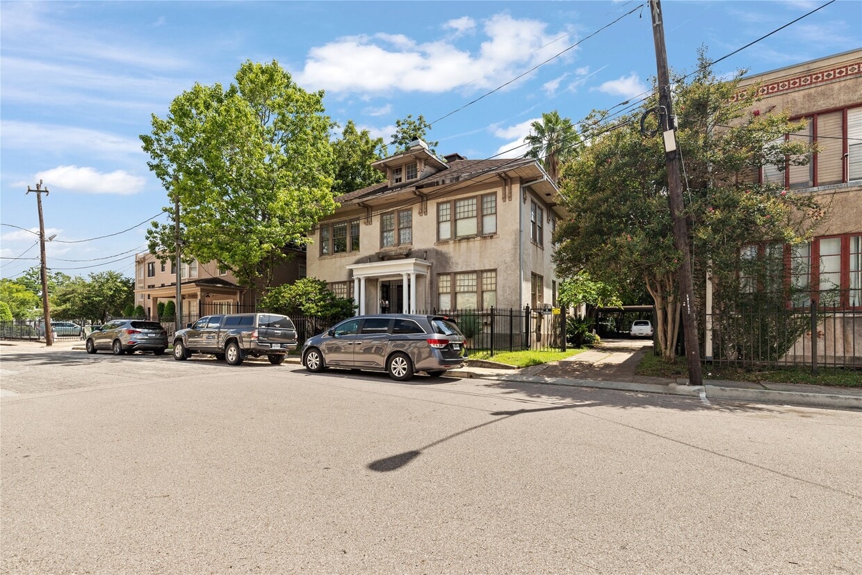 Primary Photo - 806 Winbern St
