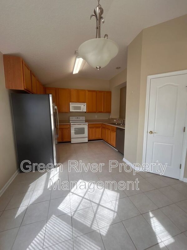 Building Photo - 2120-D Stone Creek Dr.